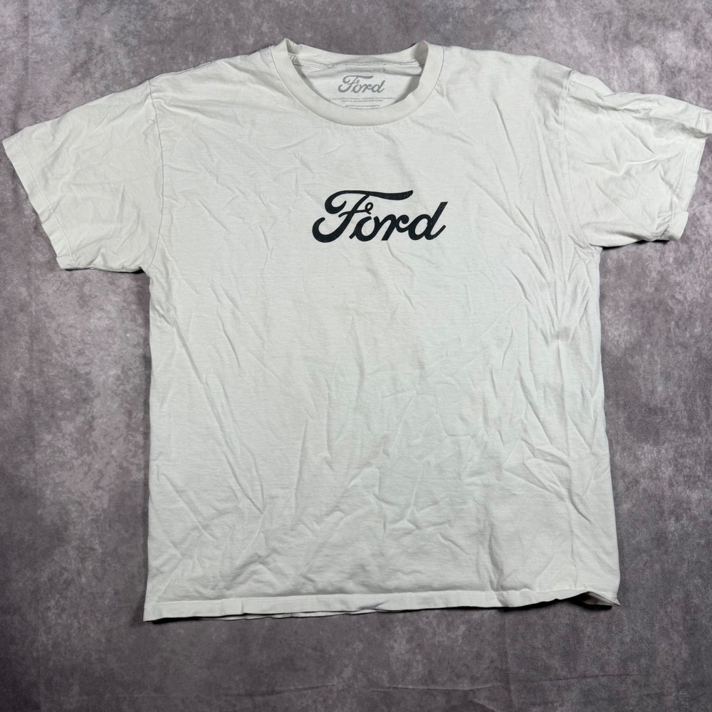 Ford Motor Company Christmas Truck Graphic Tee White Medium Retro Winter